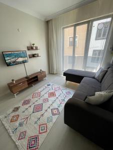 a living room with a couch and a rug at Modern Comfort In Atasehir in Istanbul