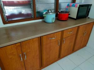 a kitchen counter with a counter top with a appliance on it at Sibu kulas homestay in Sibu