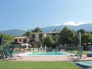 Bazén v ubytování Rustic holiday home in Assisi with swimming pool nebo v jeho okolí