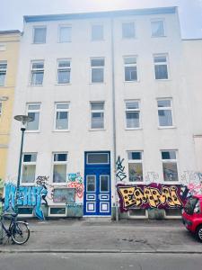 a building with a blue door and graffiti on it at Ruhige Ferienwohnung in Rostock