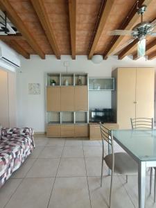 a living room with a table and a couch at Residenza Casa Bianca in Marina di Massa