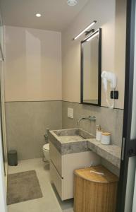 O baie la MJolly Apartment +29 fotografii