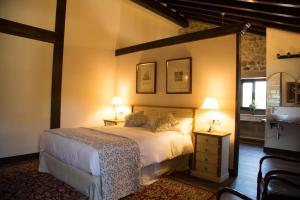 Postel nebo postele na pokoji v ubytování Casas Rurales La Cuplia + 24 fotografií