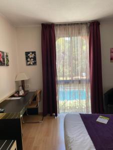 Postel nebo postele na pokoji v ubytování Le Clos De L'aube Rouge - Montpellier / Castelnau le Lez