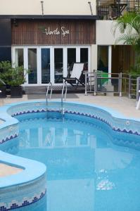 Het zwembad bij of vlak bij Hotel Suite & Spa Verdesolaro