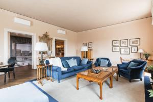 Posedenie v ubytovaní The Best Rent - Spacious apartment with terraces with panoramic view of Rome