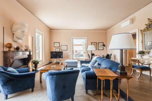 Posedenie v ubytovaní The Best Rent - Spacious apartment with terraces with panoramic view of Rome