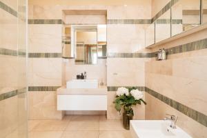 Koupelna v ubytování Bogoria Residence - LoftAffair Collection + 57 fotografií