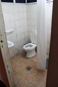 a bathroom with a toilet and a sink and a tub at Hostel Int Mendoza in Mendoza