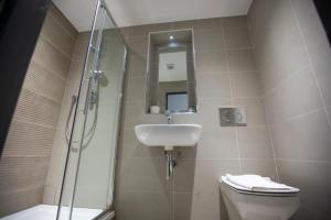 Koupelna v ubytování W6 Hotel