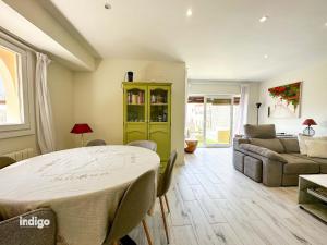 a living room with a table and a couch at Bright Refurbished 3 Bedroom Townhouse ALI001 in Ayamonte