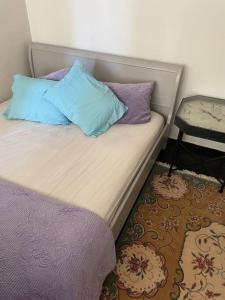 Ein Bett oder Betten in einem Zimmer der Unterkunft cosmo
