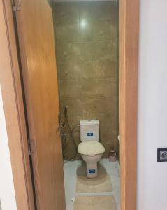a small bathroom with a toilet in a room at Villa dream in Casablanca