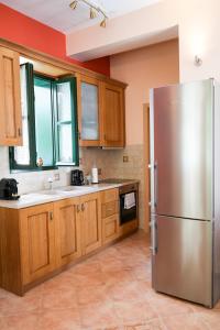 A kitchen or kitchenette at N1 Sokaki Apartment Nafplio