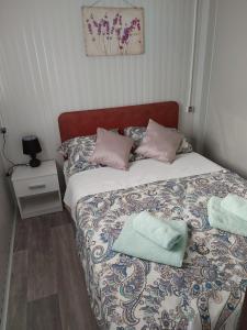 Postel nebo postele na pokoji v ubytování Mobile Home Luna