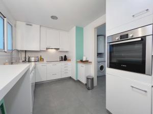 Küche/Küchenzeile in der Unterkunft Stay U-nique Apartments Roger Llúria