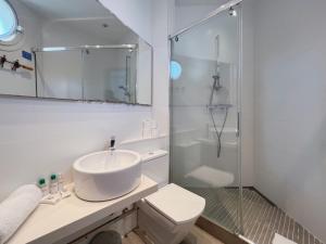Ein Badezimmer in der Unterkunft Stay U-nique Apartments Roger Llúria