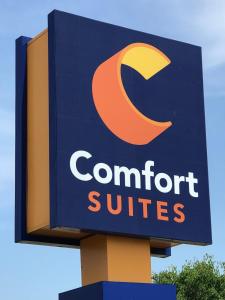 斯普林菲爾德的住宿－Comfort Suites near Route 66，建筑物上一个转换开关的标志