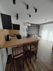Kuchyňa alebo kuchynka v ubytovaní City panzió + 37 fotografií