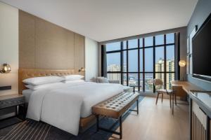 Postel nebo postele na pokoji v ubytování Four Points by Sheraton Chongqing, Yongchuan + 37 fotografií