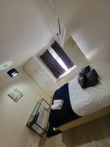 Llit o llits en una habitació de Beautiful 2-bed flat in the heart of Hendon
