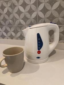 a toaster next to a coffee cup on a counter at Apartamentos Centricos en Tarragona in Tarragona