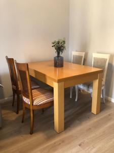 a wooden table with a vase with a plant on it at Apartamentos Centricos en Tarragona in Tarragona