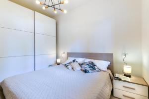 A bed or beds in a room at Casa vacanze con piscina