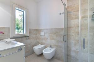 A bathroom at Casa vacanze con piscina