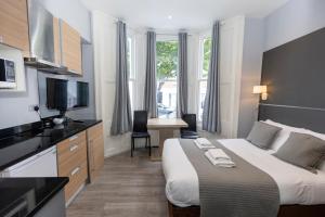 Kuchyň nebo kuchyňský kout v ubytování W6 Hotel