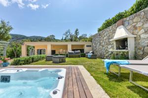 The swimming pool at or close to Casa vacanze con piscina