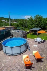 Bazén v ubytování Le Castagne Apartments Ischia nebo v jeho okolí