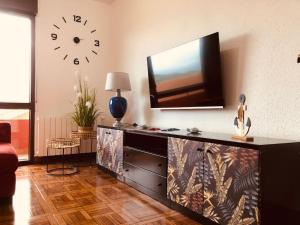 a living room with a dresser with a clock on the wall at Casa vacacional Ajo in Ajo