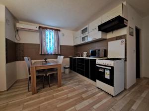 Kuchyňa alebo kuchynka v ubytovaní Apartman Morana
