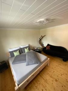 Postel nebo postele na pokoji v ubytování Meli´s Zirbenbett Ferienhaus