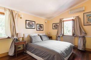 A bed or beds in a room at Rome villa swimming pool