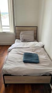 Un ou plusieurs lits dans un hébergement de l'établissement Appartement Mantes-la-Jolie