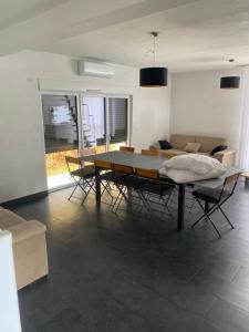 a living room with a table and a couch at APARTMAN U PRIZEMLJU S 2 SOBE in Stanići