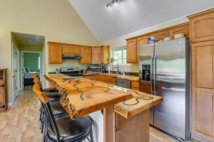 Gallery image of Spacious and Private Home with Lazy Mountain View in Palmer