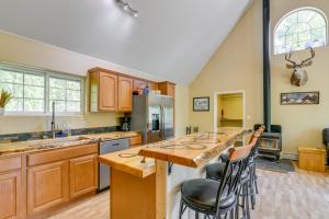 Gallery image of Spacious and Private Home with Lazy Mountain View in Palmer