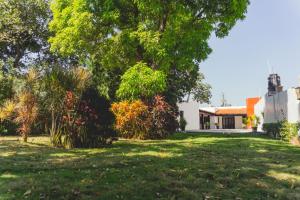 - une vue sur la maison depuis la cour dans l'établissement Casa en Zona Centro, Campeche., à Campeche
