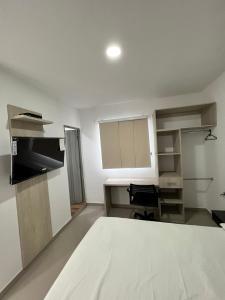 an empty room with a kitchen with a counter at Hotel Villa Maria Uribia in Uribia