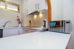 Kuchyň nebo kuchyňský kout v ubytování CORDOBA HomeStay by Turismar