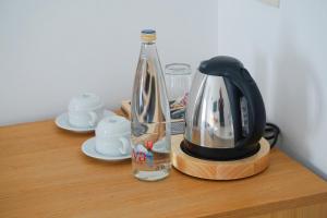 Set per la preparazione di tè e caffè presso Hotel Credo