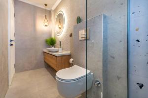Koupelna v ubytování Villa Verde Luxury Mediterranean Villa With Private Pool