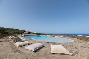Bazén v ubytování Kirani Resort nebo v jeho okolí