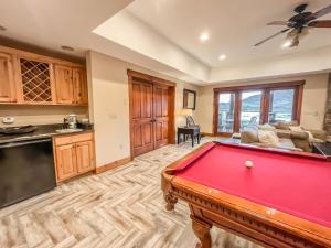 Galería fotográfica de Lakefront home with fire pit and dock Near Wisp Resort en McHenry