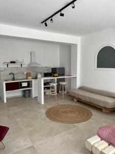 A kitchen or kitchenette at Three Seasons
