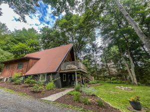 Κήπος έξω από το New Construction Modern Lakefront A-Frame with Hot Tub Fire Pit
