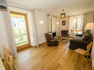 Część wypoczynkowa w obiekcie Appartement central à Chamonix proche pistes avec balcon et WiFi - FR-1-343-194
